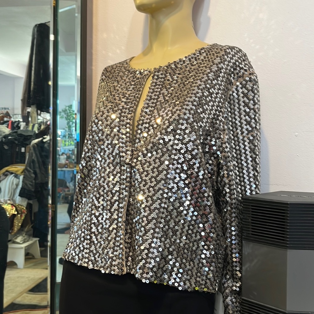 anis A going out top size L